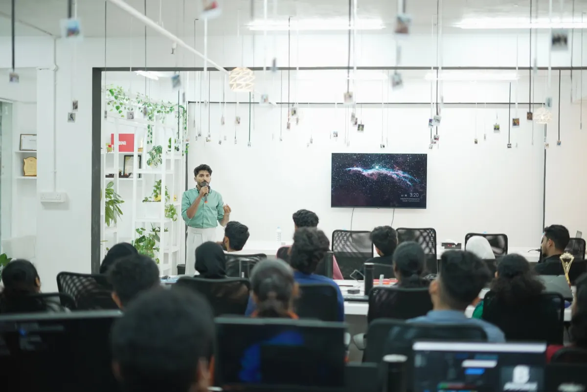 Free Time Tutor digital marketing students in Kannur